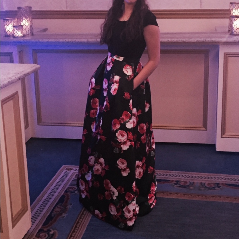 Evening gown - Picture 1 of 1
